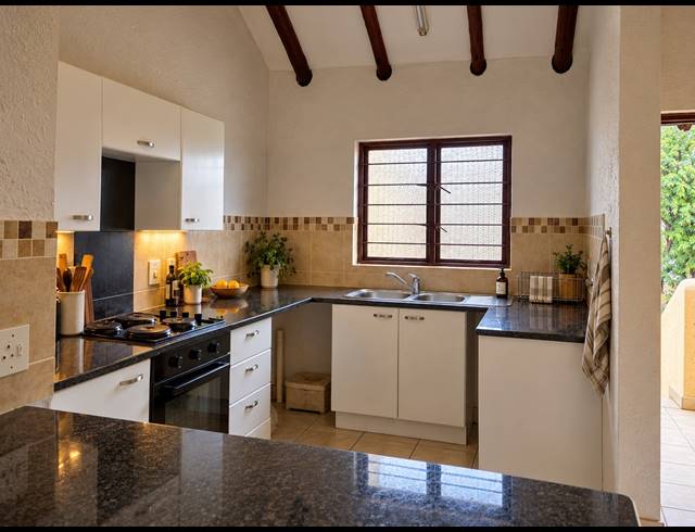 2 BEDROOM APARTMENT FOR SALE IN BRYANSTON